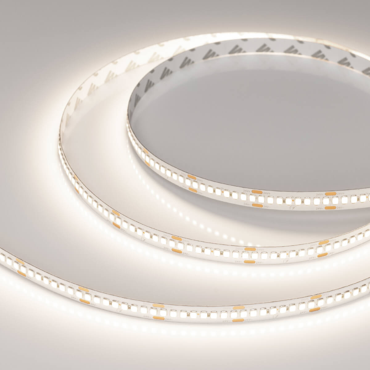 Светодиодная лента Alright 22W/m 240LED/m 2835SMD дневной белый 5M 036213, 036213 RT открытая
Светодиодная лента Alright 22W/m 240LED/m 2835SMD дневной белый 5M 036213, 036213 RT открытая