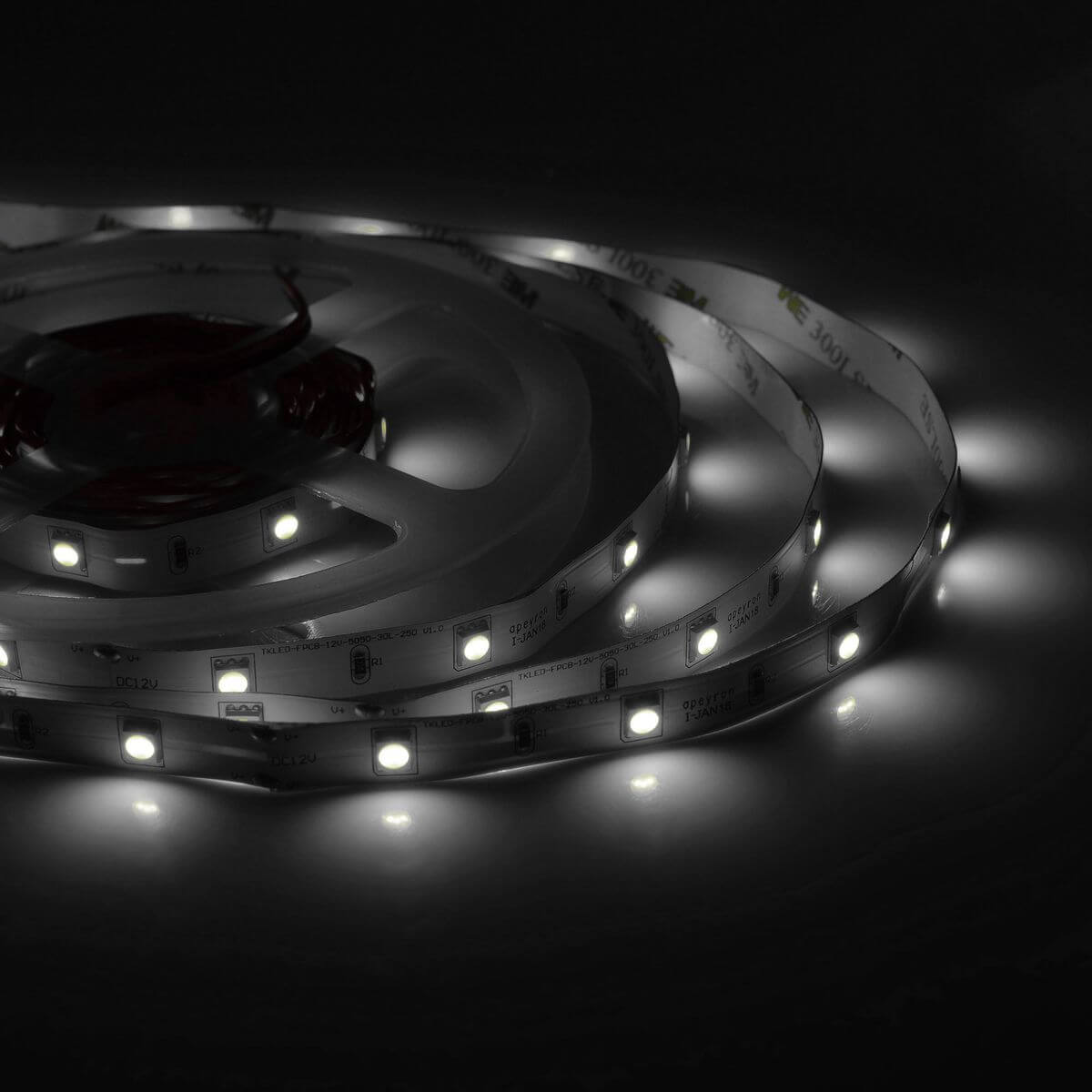 

Светодиодная лента Apeyron 7,2W/m 30Led/m 5050SMD дневной белый 5M 00-149, 00-149
