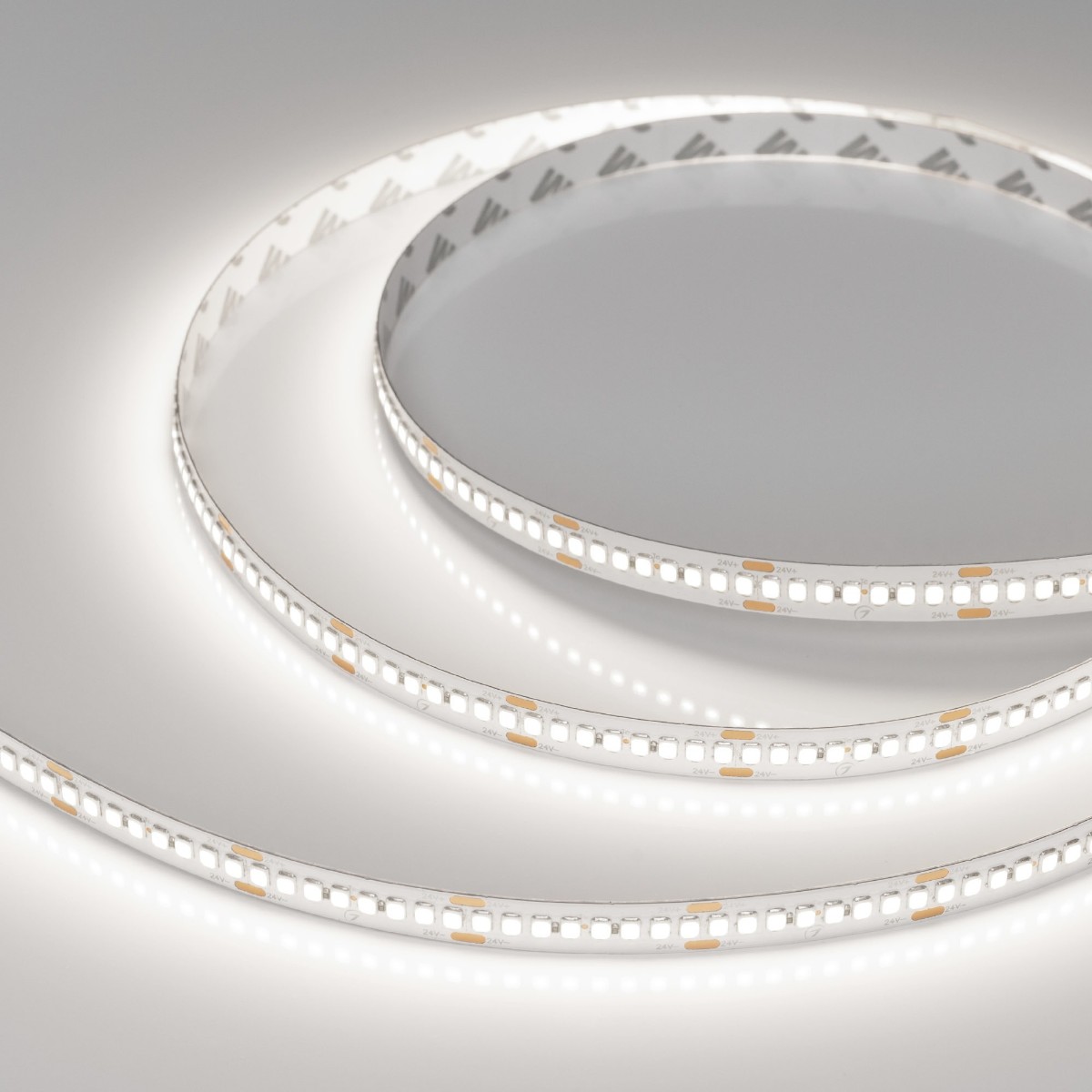 

Светодиодная лента Arlight 22W/m 240LED/m 2835SMD дневной белый 5M RT-A240-10mm 24V Day5000 038742, 038742 RT открытая