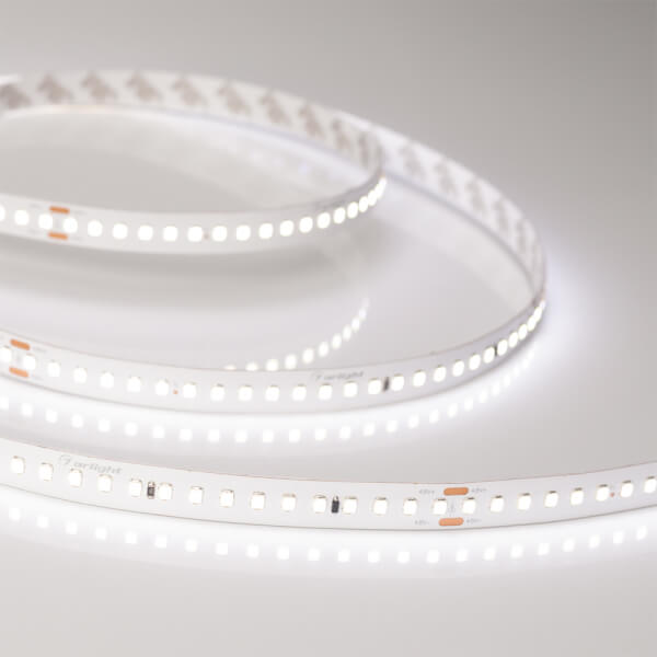 

Светодиодная лента Arlight 5,8W/m 144LED/m 2835SMD дневной белый 50M 026833(2), 026833(2) Стабилизированная