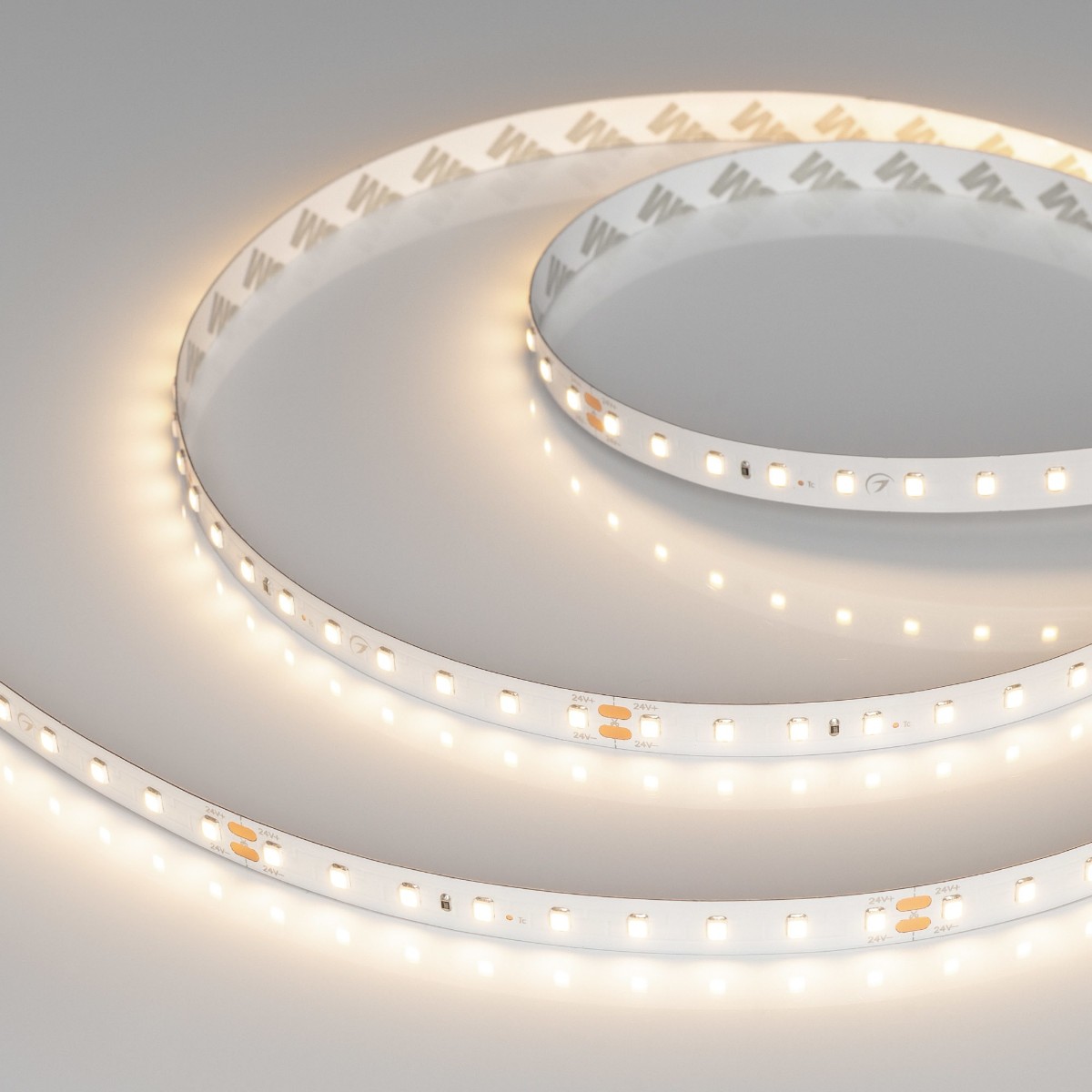 

Светодиодная лента Arlight 4,8W/m 90LED/m 2835SMD теплый белый 5M RT-A90-10mm 24V Warm3000 038778, 038778 RT открытая