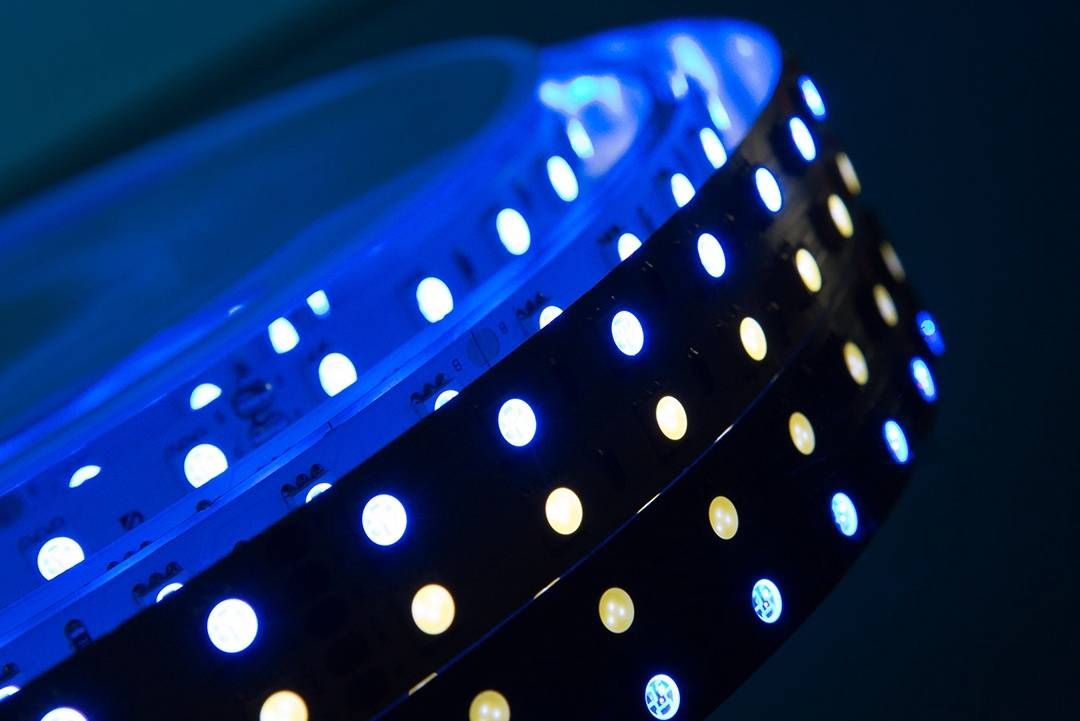 

Светодиодная влагозащищенная лента DesignLed 28,8W/m 120LED/m 5050SMD разноцветный/холодный белый 5M 000514, 000514 DSG5120