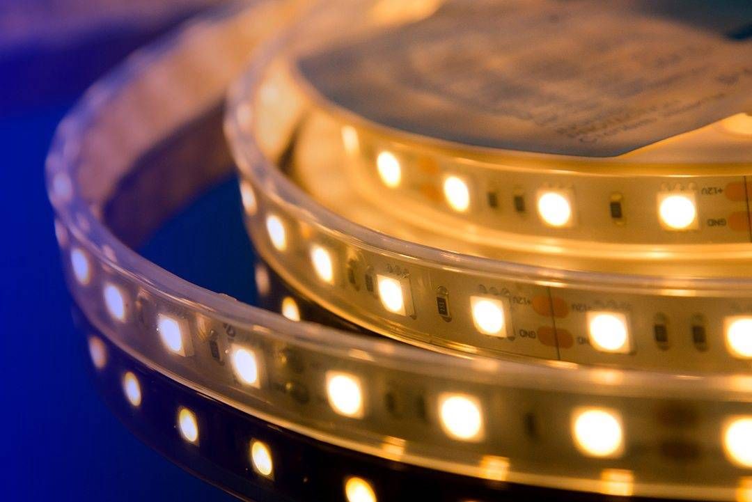 

Светодиодная влагозащищенная лента DesignLed 14,4W/m 60LED/m 5050SMD теплый белый 5M 000519, 000519 DSG560