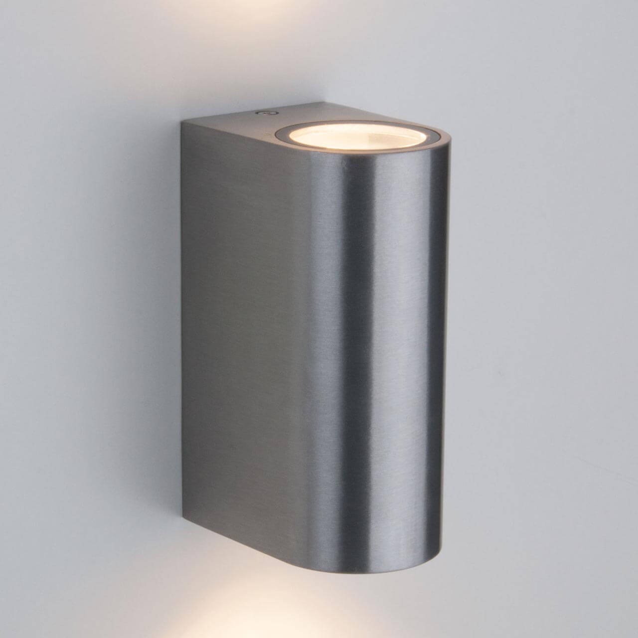 

Уличный настенный светильник Elektrostandard 1703 Techno Pillar хром 4690389117145