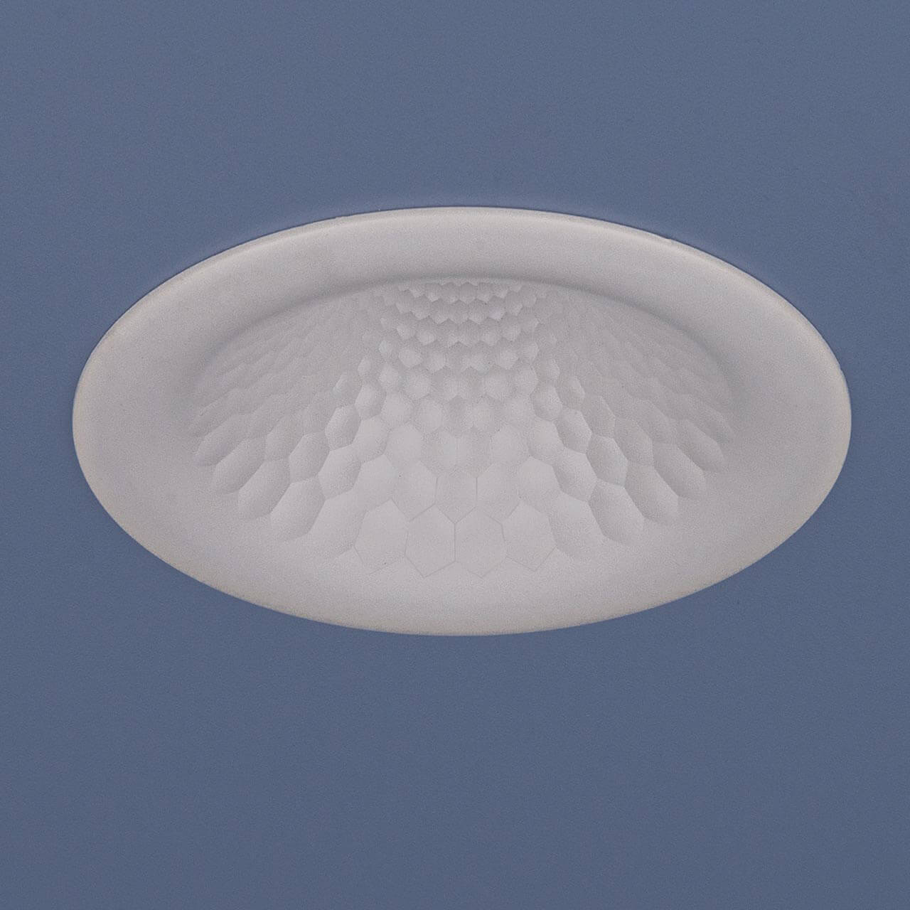 

Встраиваемый светодиодный светильник Elektrostandard 9905 LED 7W WH белый 4690389119675