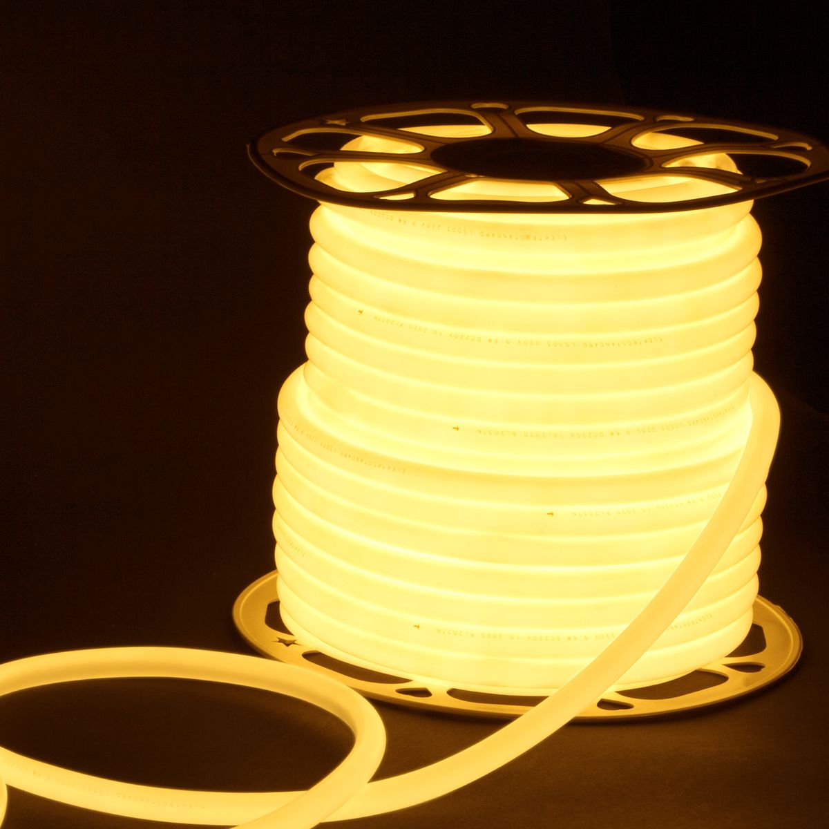 

Гибкий неон Elektrostandard 9,6W/m 144LED/m 2835SMD теплый белый 50M a052998, 4690389167485 LS 003 220V 9,6 IP67