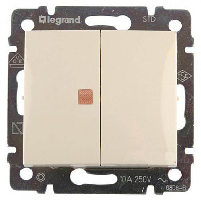 

Переключатель двухклавишный Legrand Valena 10A 250V с подсветкой cлоновая кость 774345