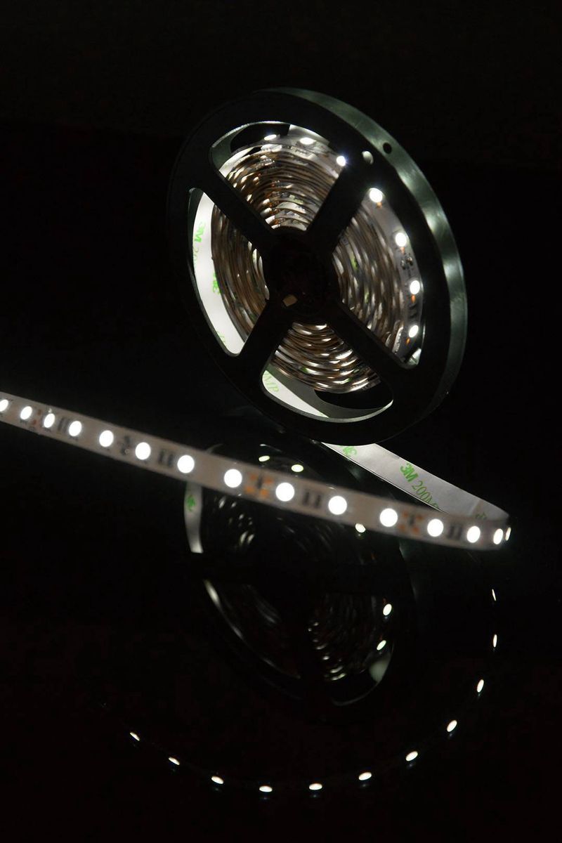 

Светодиодная лента SWG 14,4W/m 60LED/m 5050SMD холодный белый 5M 001067, 001067 SWG560