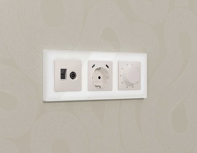 Лицевая панель AMBRELLA VOLT ALFA AP2105 Фото № 1