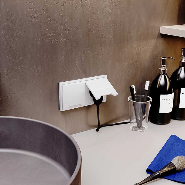 Розетка встраиваемая Voltum S70 с заземлением, защитными шторками и крышкой 16А, (белый глянцевый) VLS040301 Фото № 4