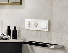 Комплект механизма электрической розетки AMBRELLA VOLT  ALFA Белый матовый с/з с шторками QUANT (AP1270, VM141) MA127010 1