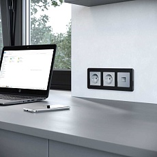 Рамка Werkel Platinum на 3 поста черный алюминий W0032608 4690389184482 1