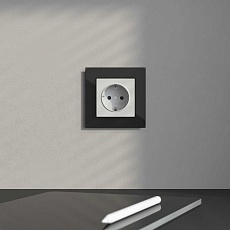 Розетка с заземлением и шторками Werkel белый W1171101 4690389155123 3