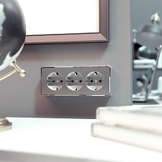 Розетка тройная с заземлением и шторками Werkel Gallant серебряный W5073106 4690389167195 1