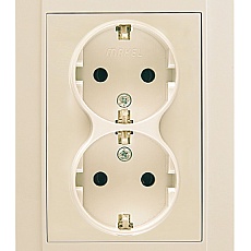 Розетка Makel 2-м СП Defne 16А IP20 с/з крем. 42010057