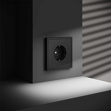 Розетка встраиваемая Voltum S70 с заземлением и защитными шторками, 16А, (черный матовый) VLS040208 1