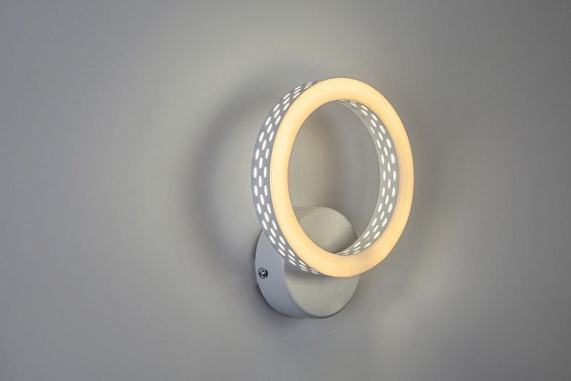 Настенный светильник Escada10240/1LED изображение 2 Настенный светильник Escada10240/1LED Фото № 2