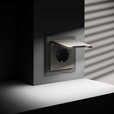 Розетка встраиваемая Voltum S70 с заземлением, защитными шторками и крышкой 16А, (шелк) VLS040304 1