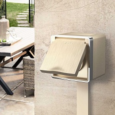 Розетка влагозащищенная с заземлением с защитной крышкой и шторками Werkel Gallant шампань рифленый W5071210 4690389164613 1