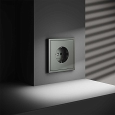 Розетка встраиваемая Voltum S70 с заземлением и защитными шторками, 16А, (титан) VLS040206 4