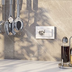 Розетка двойная влагозащищенная с заземлением с защитной крышкой и шторками Werkel белый W1172201 4690389178054 1