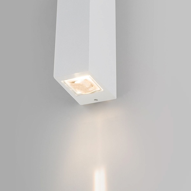 Уличный настенный светодиодный светильник Elektrostandard Blaze 35136/W белый a057049 фото 3