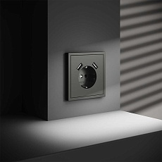 Розетка встраиваемая Voltum S70 с заземлением и защитными шторками, 16А, с USB, A+A, (титан) VLS040406 2