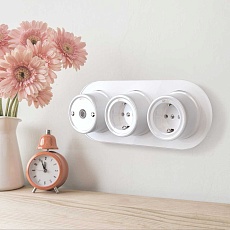 Розетка с заземлением Werkel Ретро белый W5671001 4690389166792 2