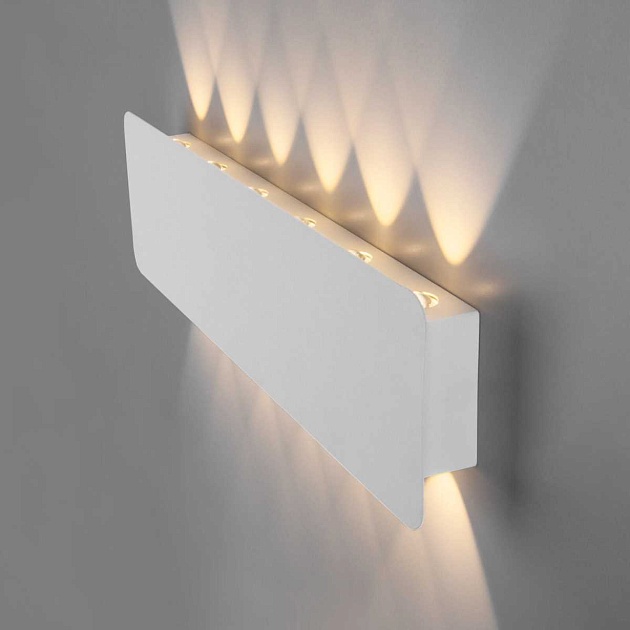 Настенный светодиодный светильник Elektrostandard Angle 40139/1 Led белый a055777 Фото № 2