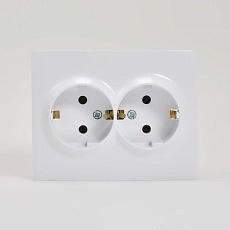 Розетка 2-ая с зазем. Lezard Karina белая 707-0200-127B