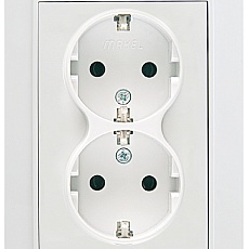 Розетка Makel 2-я с/з СП Defne 16А IP20 бел. 42001057
